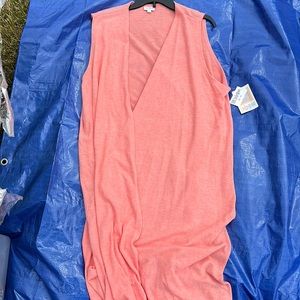 Peach XL sleeveless over thing,